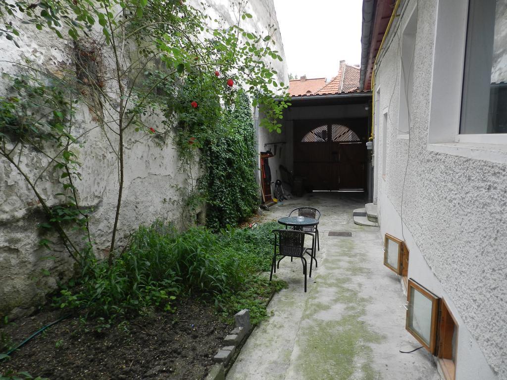 La Vita E Bella Hotel Brasov Bagian luar foto
