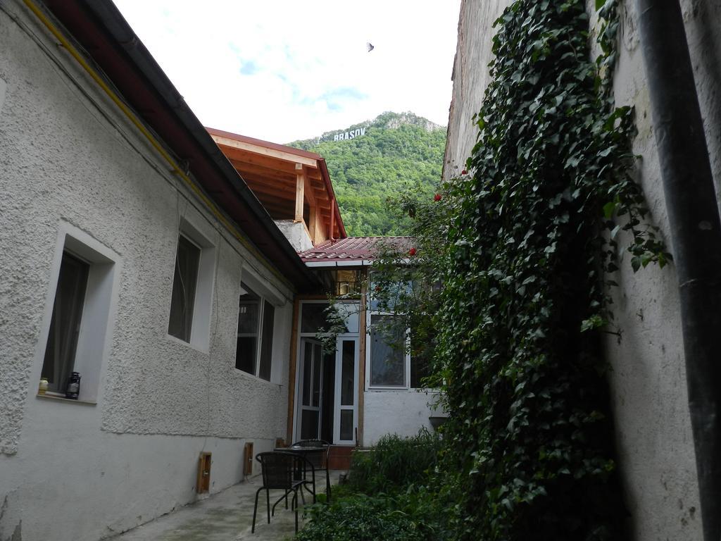 La Vita E Bella Hotel Brasov Bagian luar foto
